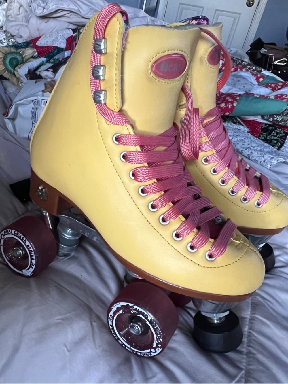 MAKE AN OFFER - MOXI Beach Bunny Retro Derby Roller Skates with Contrast Laces - Picture 3 of 7